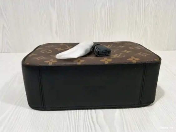 SAINTONGE VUITTON LOUIS 0423